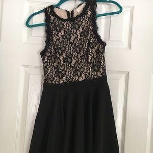FRANCESCA’S LACE MINI DRESS